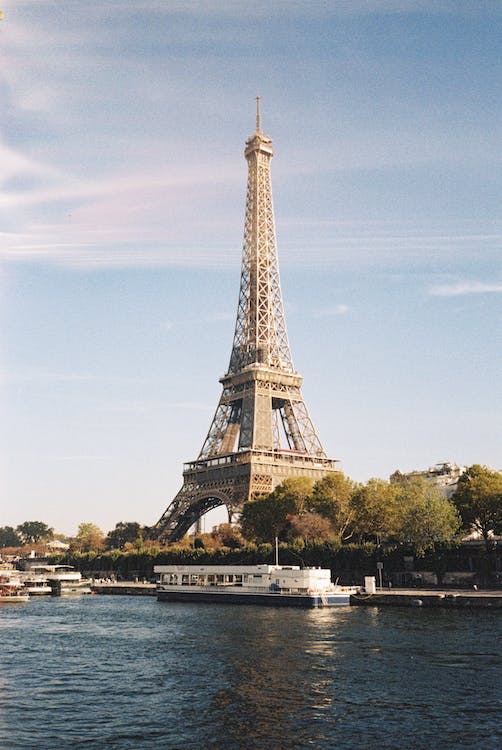 Picture of Eiffel tower in Paris