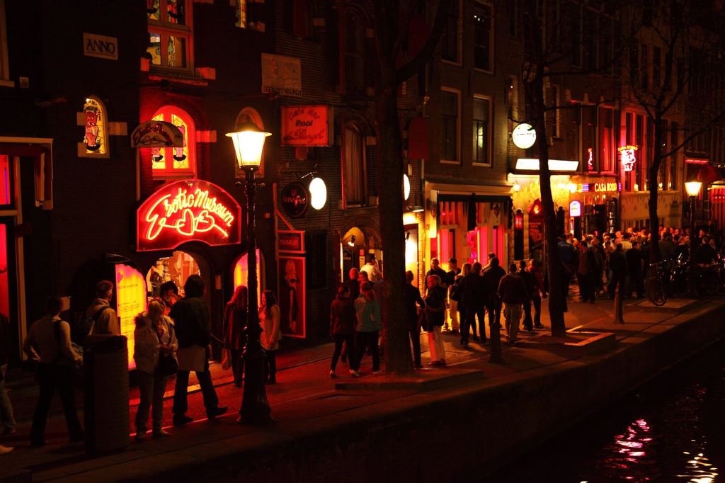 photo of the red light district at night in amsterdam netherlands