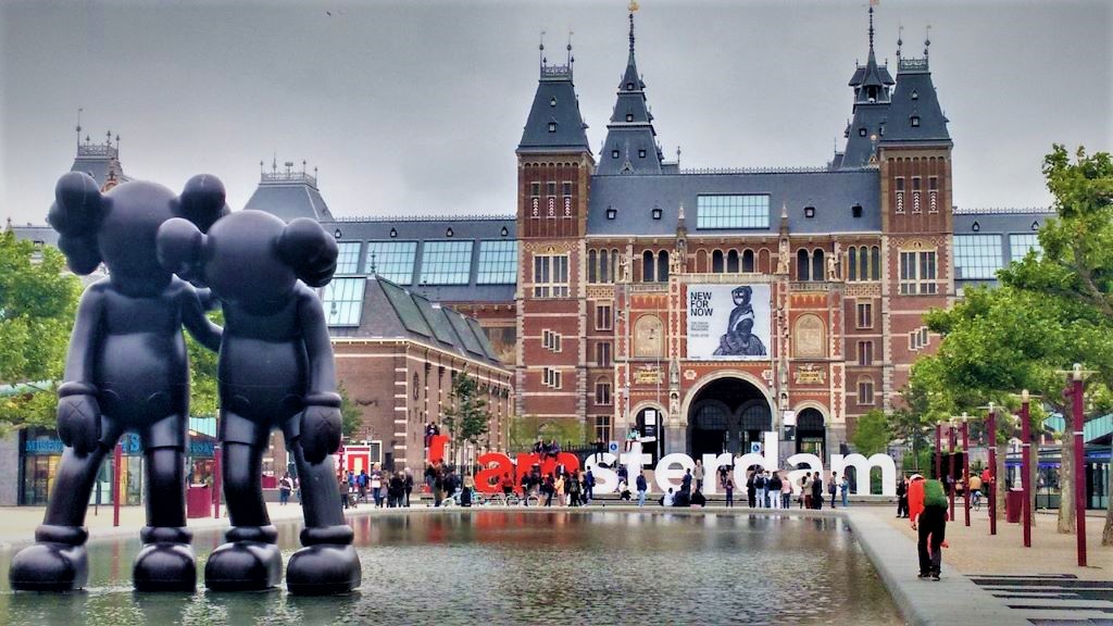 phot of the Rijksmuseum in amsterdam netherlands