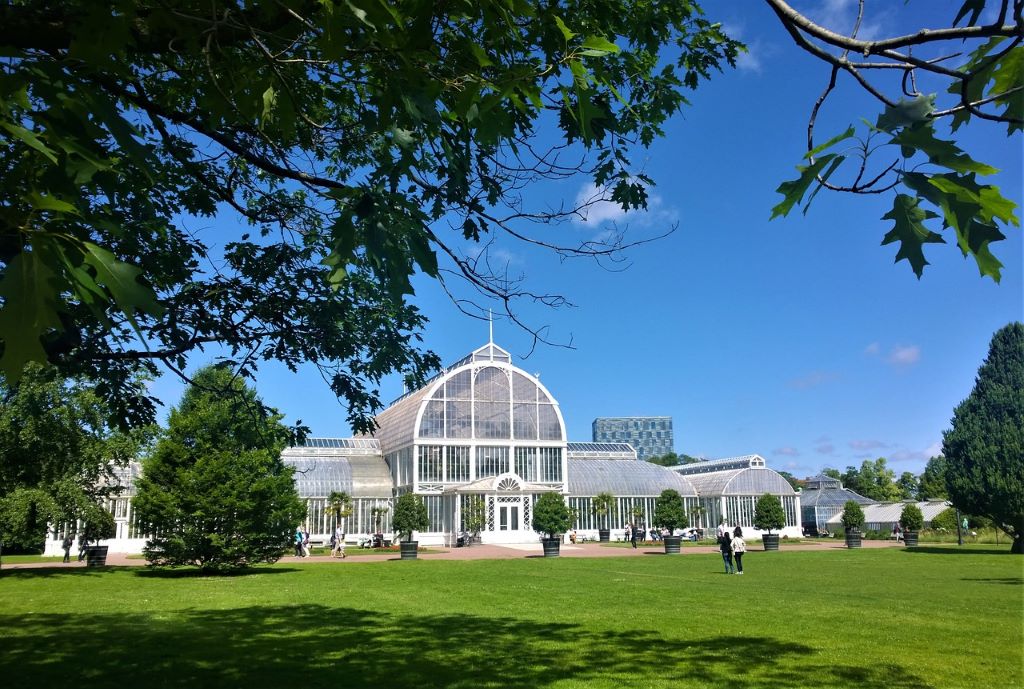 photo of a botanical garden building in gothenburg sweden