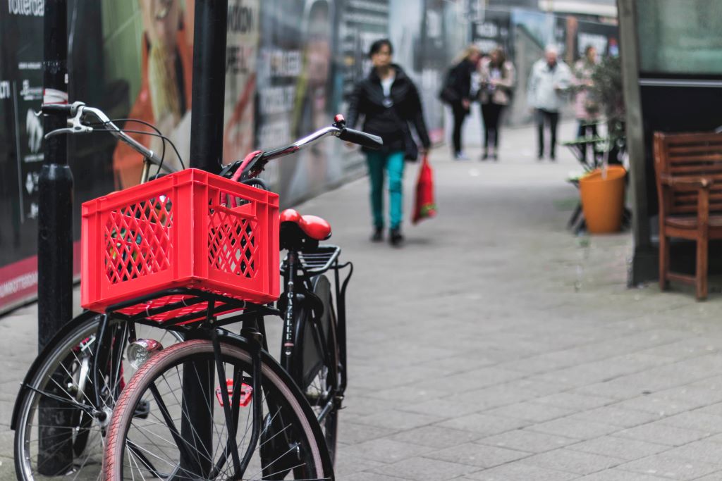 photo of a bicycle on the street in rotterdam netherlands
